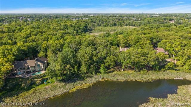 1729 Heron Ridge Drive, Bloomfield Hills, MI 48302