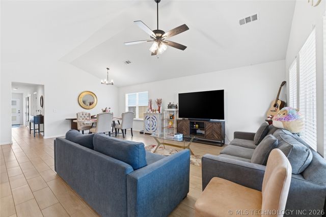 13209 E 125th Street North, Collinsville, OK 74021