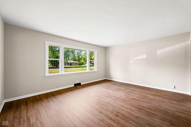 2230 Sims Drive, Columbus, IN 47203