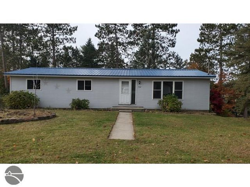 Image 1 of property listing at 502 S Broad Street, Harrison, MI 48625