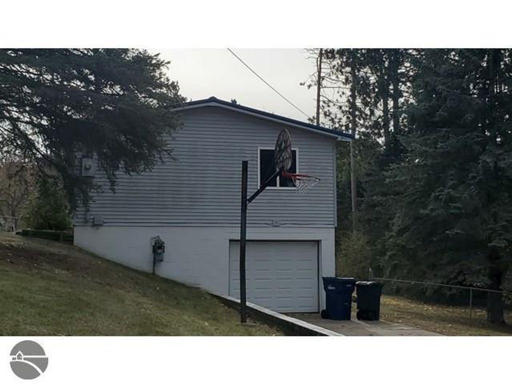 Image 34 of property listing at 502 S Broad Street, Harrison, MI 48625