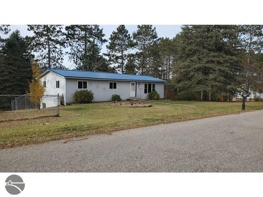 Image 40 of property listing at 502 S Broad Street, Harrison, MI 48625