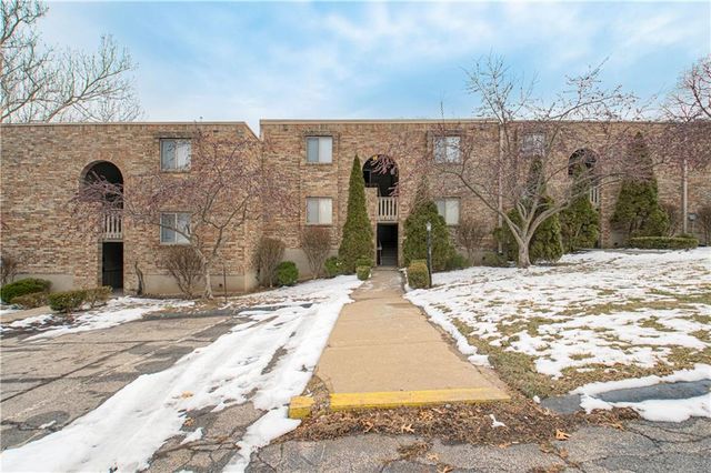 1810 E 97th Street A, Kansas City, MO 64131