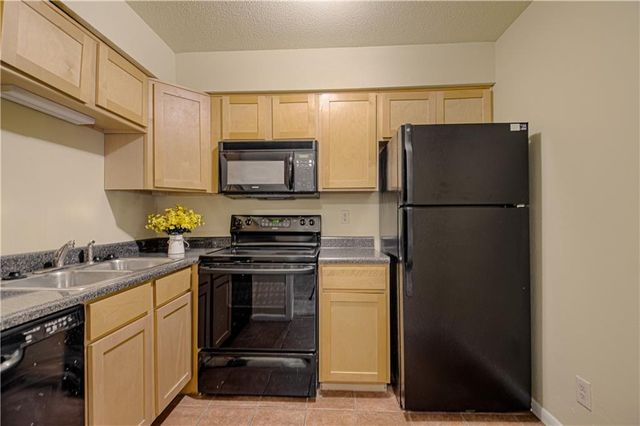 1810 E 97th Street A, Kansas City, MO 64131