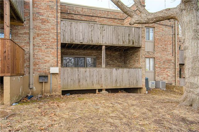 1810 E 97th Street A, Kansas City, MO 64131