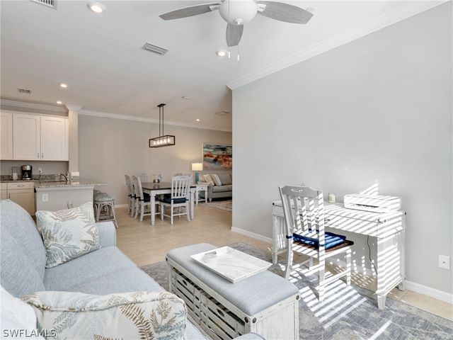 9394 Pocida CT 104, Naples, FL 34119