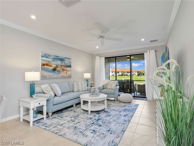 9394 Pocida CT 104, Naples, FL 34119