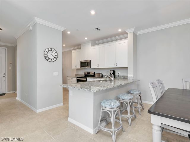 9394 Pocida CT 104, Naples, FL 34119