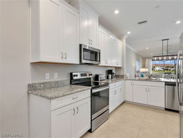 9394 Pocida CT 104, Naples, FL 34119