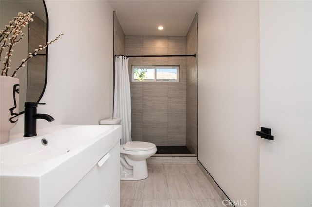 606 W Dryden A, Glendale, CA 91202
