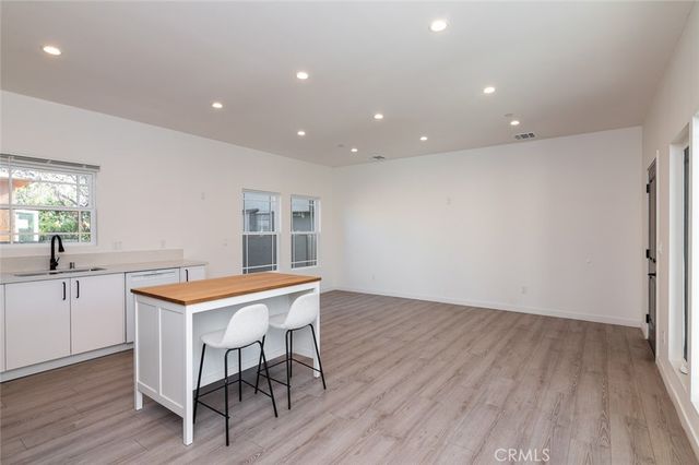 606 W Dryden A, Glendale, CA 91202