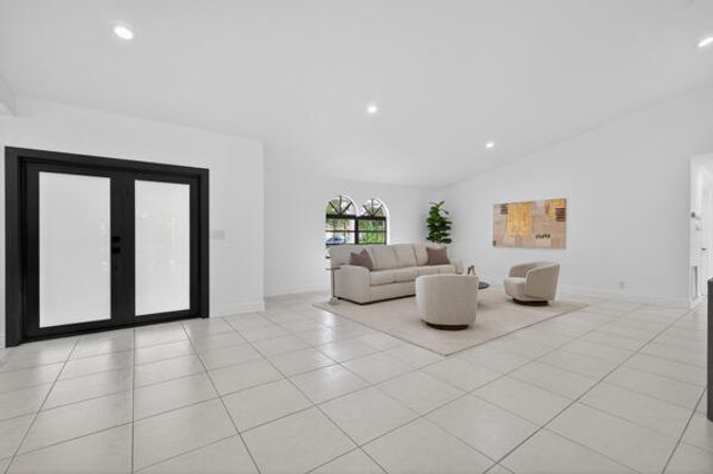 5510 W Castlegate Avenue, Davie, FL 33331