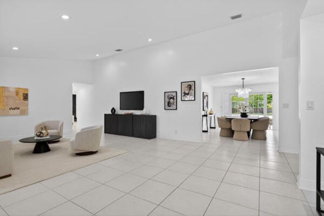 5510 W Castlegate Avenue, Davie, FL 33331