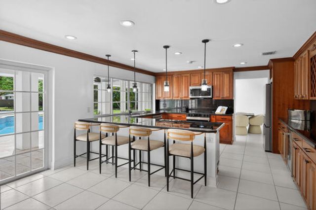 5510 W Castlegate Avenue, Davie, FL 33331