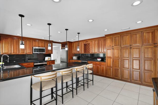 5510 W Castlegate Avenue, Davie, FL 33331