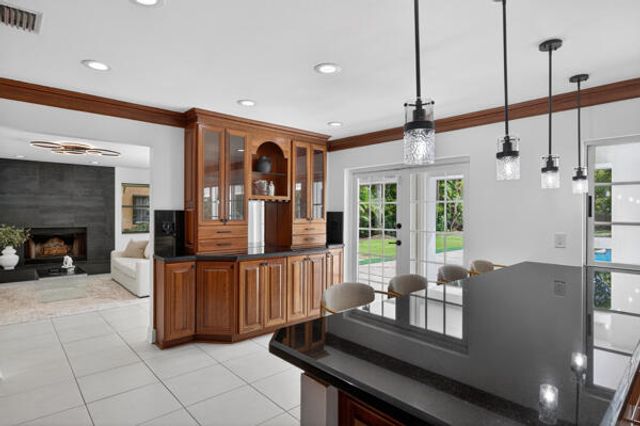 5510 W Castlegate Avenue, Davie, FL 33331