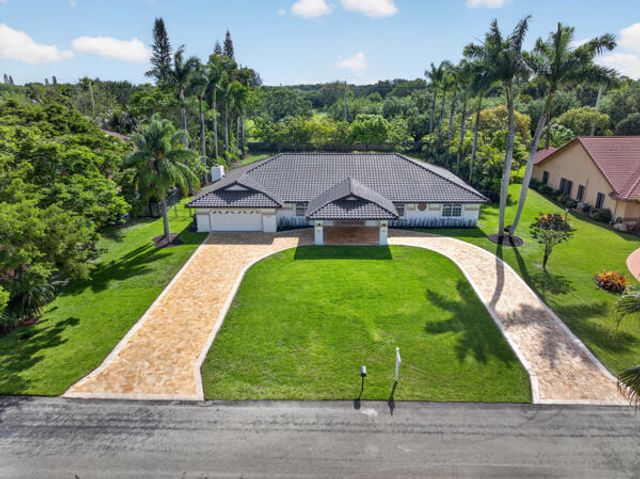 5510 W Castlegate Avenue, Davie, FL 33331