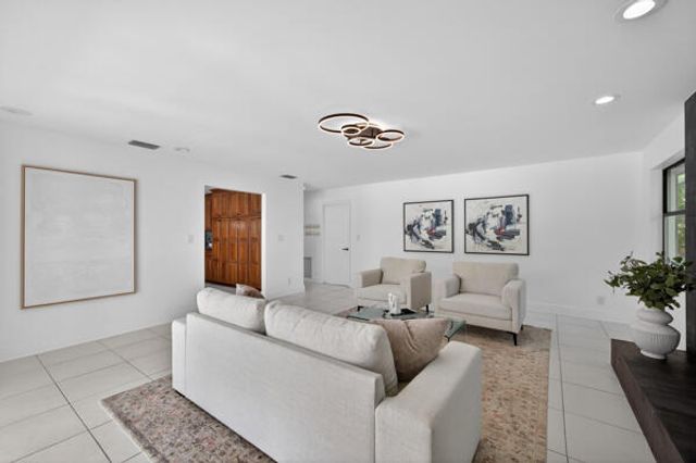 5510 W Castlegate Avenue, Davie, FL 33331