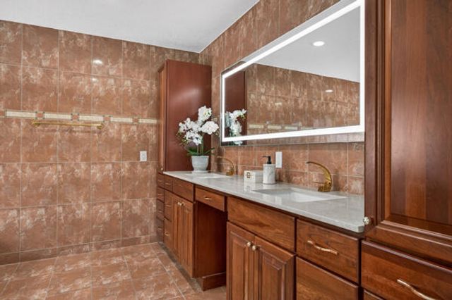 5510 W Castlegate Avenue, Davie, FL 33331