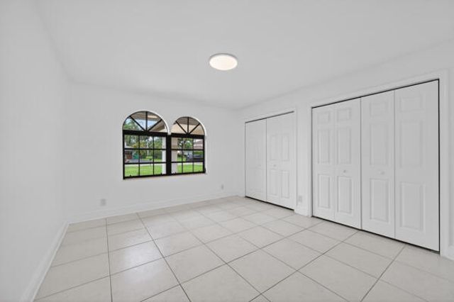 5510 W Castlegate Avenue, Davie, FL 33331