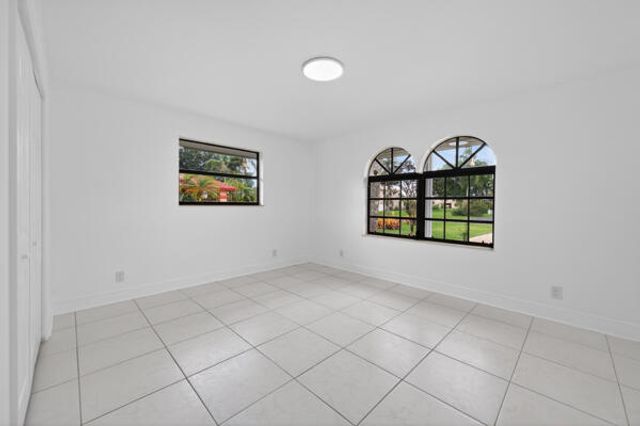 5510 W Castlegate Avenue, Davie, FL 33331