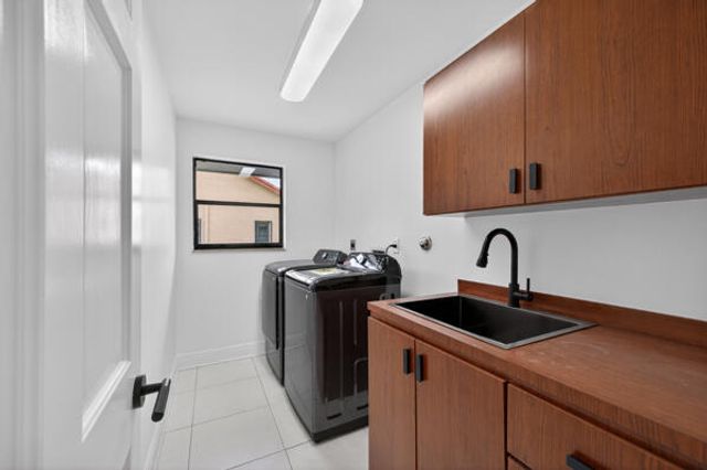 5510 W Castlegate Avenue, Davie, FL 33331