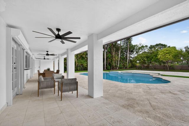 5510 W Castlegate Avenue, Davie, FL 33331