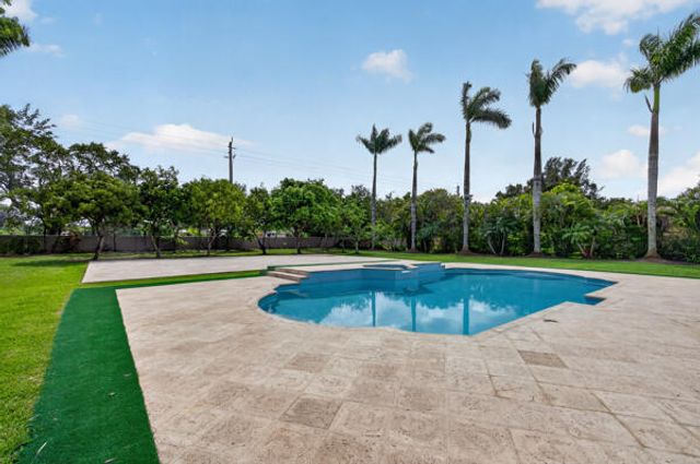 5510 W Castlegate Avenue, Davie, FL 33331