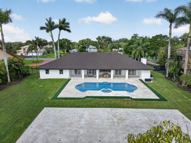 5510 W Castlegate Avenue, Davie, FL 33331