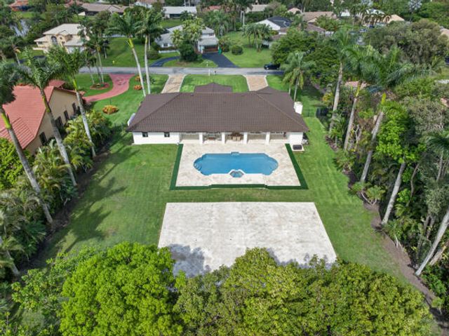 5510 W Castlegate Avenue, Davie, FL 33331