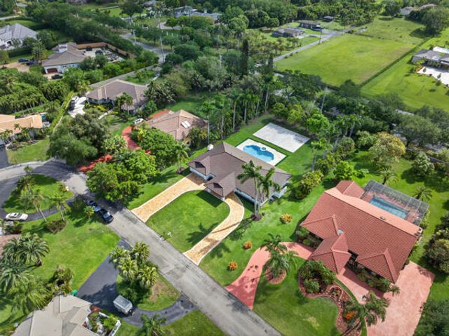 5510 W Castlegate Avenue, Davie, FL 33331