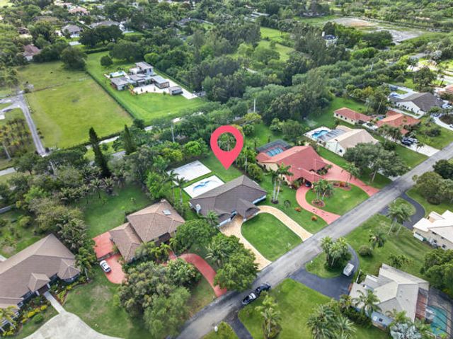 5510 W Castlegate Avenue, Davie, FL 33331