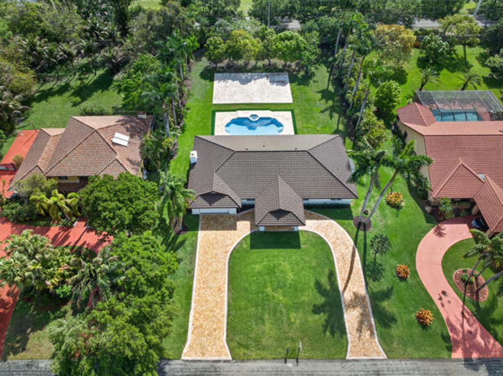 5510 W Castlegate Avenue, Davie, FL 33331