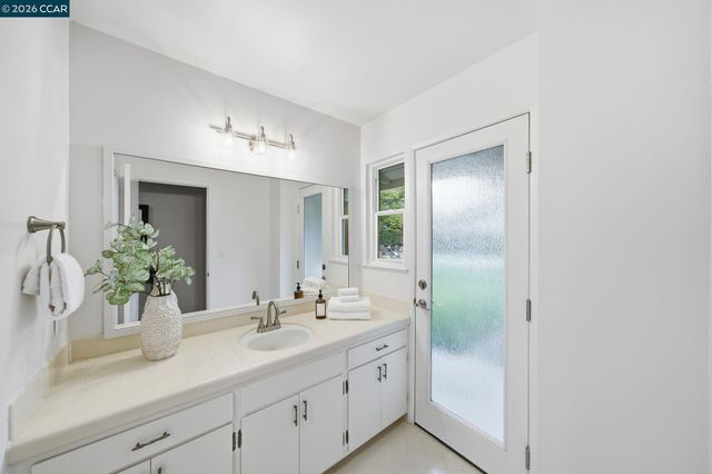 348 Del Amigo Rd, Danville, CA 94526