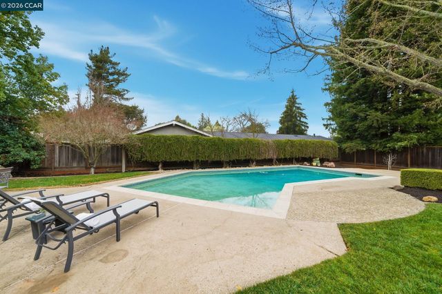 348 Del Amigo Rd, Danville, CA 94526