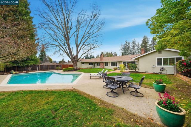 348 Del Amigo Rd, Danville, CA 94526