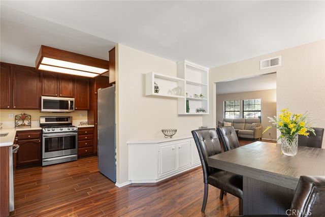28015 Tupelo Ridge, Valencia, CA 91354