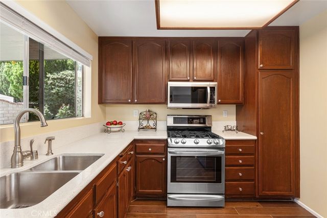 28015 Tupelo Ridge, Valencia, CA 91354