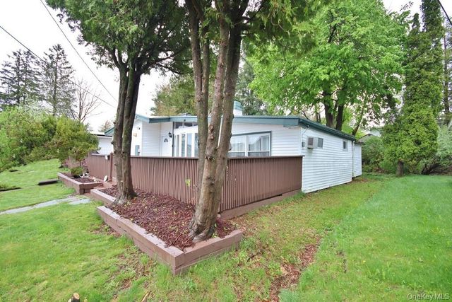 19 Crescent Circle, Rock Hill, NY 12775