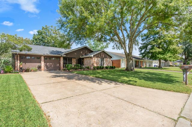 2114 Savanna Court S, League City, TX 77573