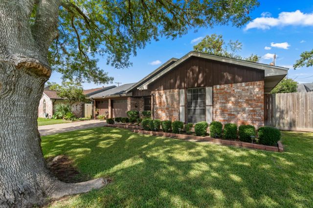 2114 Savanna Court S, League City, TX 77573