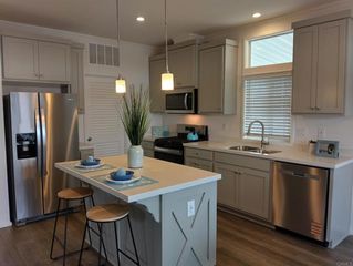 718 SYCAMORE Avenue 195, Vista, CA 92083