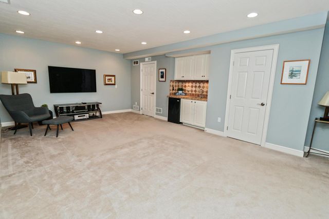 2121 Tucker Trail, Lewis Center, OH 43035