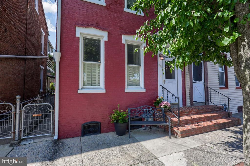 753 LOCUST ST, Columbia, PA 17512