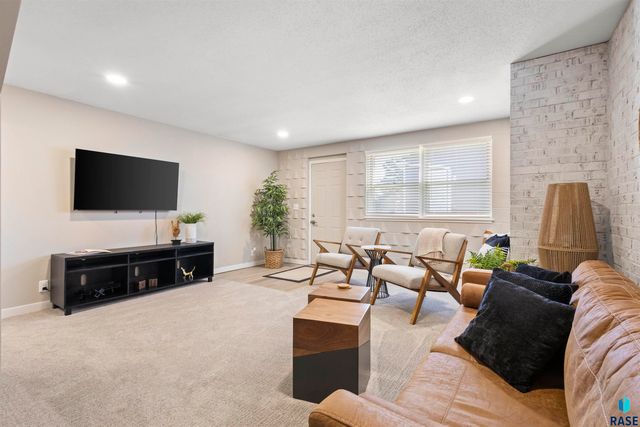 1501 S Gary Dr Drive, Sioux Falls, SD 57103