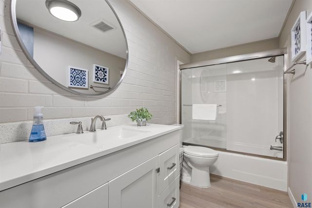 1501 S Gary Dr Drive, Sioux Falls, SD 57103