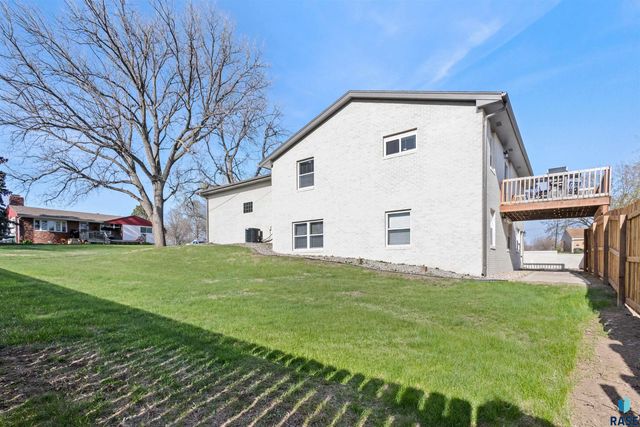1501 S Gary Dr Drive, Sioux Falls, SD 57103