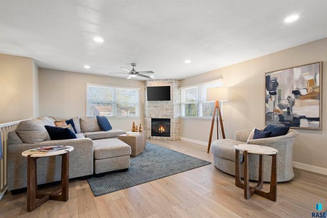 1501 S Gary Dr Drive, Sioux Falls, SD 57103