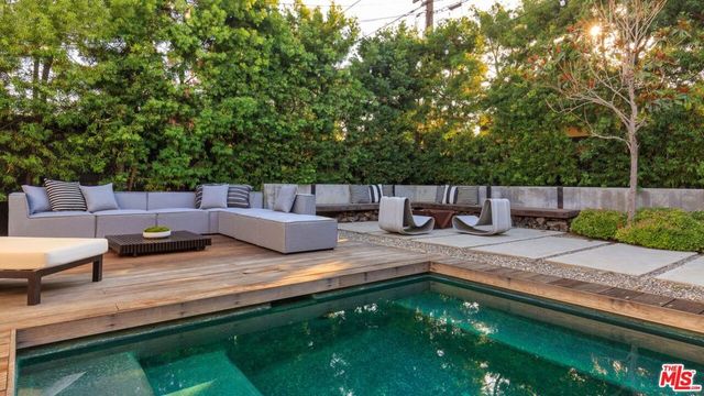 507 N Lucerne Boulevard, Los Angeles, CA 90004