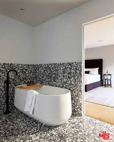 507 N Lucerne Boulevard, Los Angeles, CA 90004